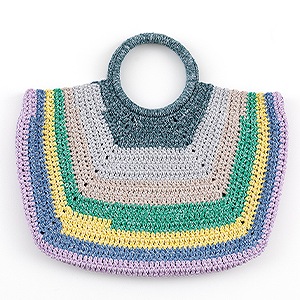 春のニットを楽しむ