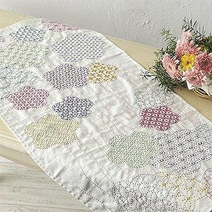 刺し子のテーブルセンター＜花模様＞